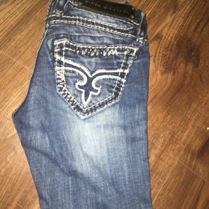 ROCK REVIVALS Super Skinny